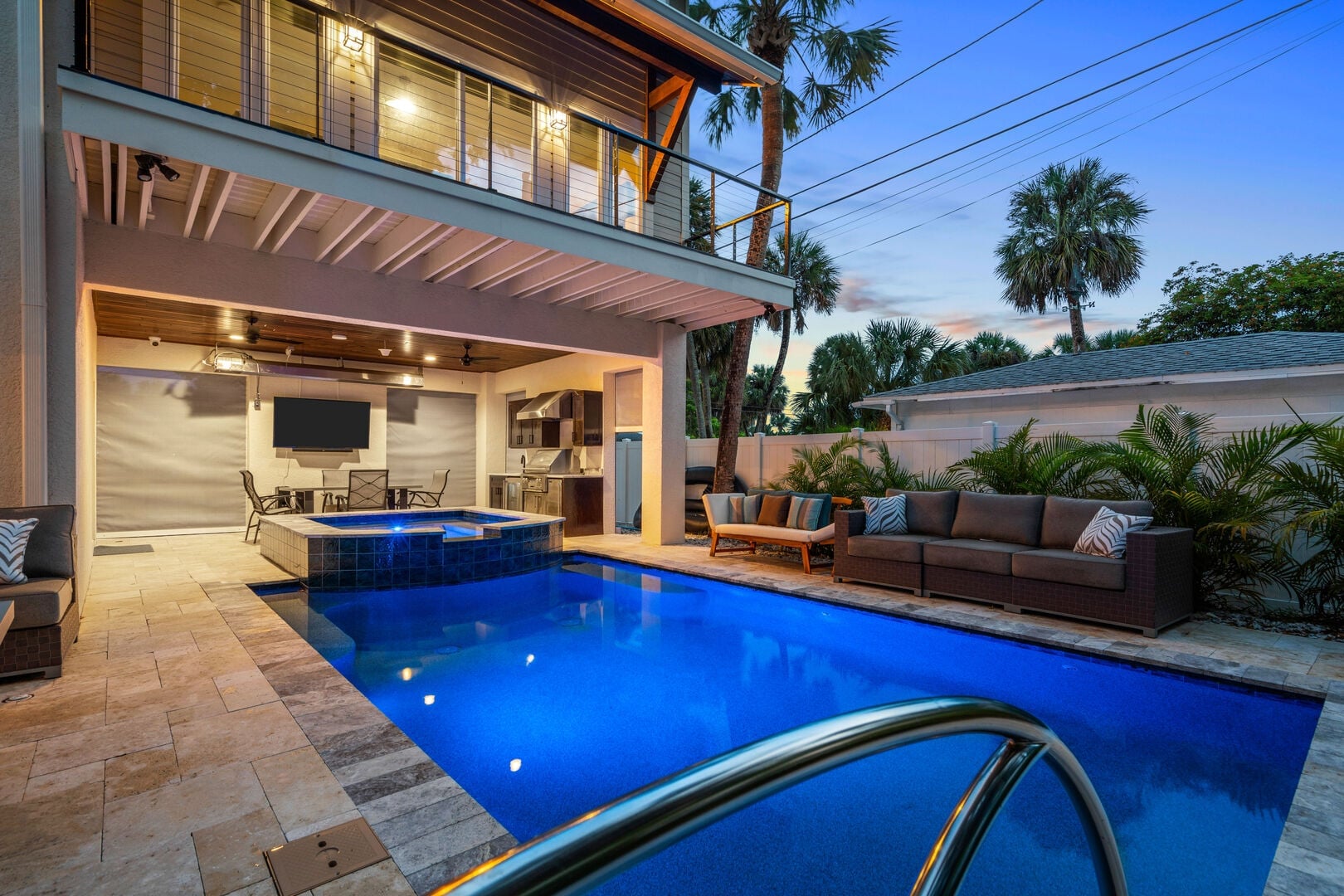 A Sunset Dream - Monthly Beach Rental: Pool, hot tub, outdoor kichen & TV