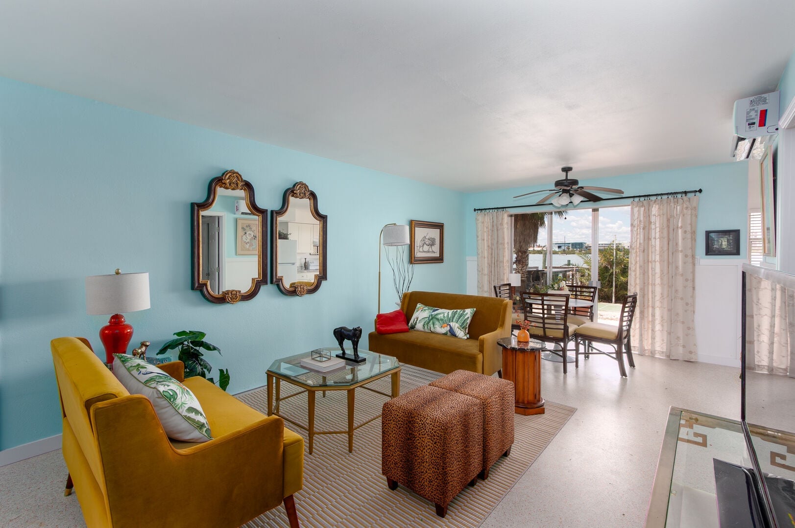 Bay Watch 1: Spacious living room space to bond with the family