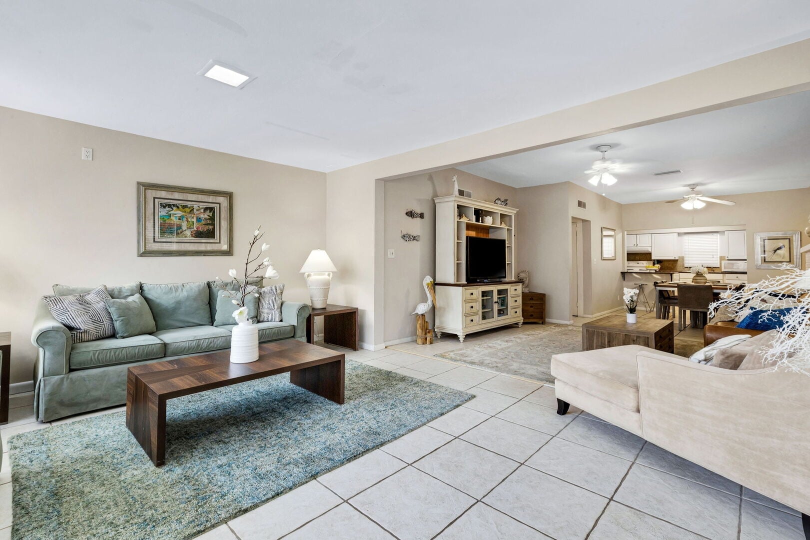 Beachcomber Beach House: • Cozy Living & Dining Areas – Comfortable seating and a dining table perfect for meals and relaxing after the beach