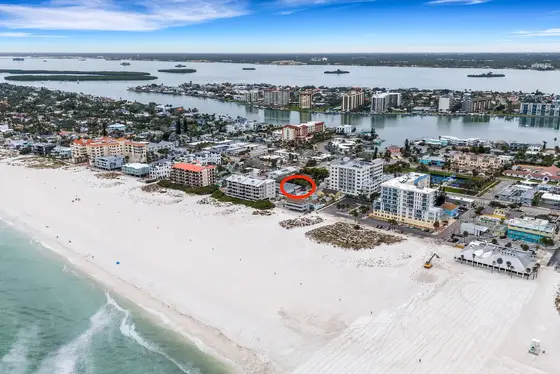 • Short walk to the famous sugar-white sands of Clearwater Beach
