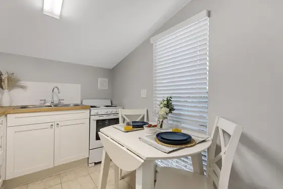 • Dining Nook – Perfect for meals, remote work, or planning your next beach adventure