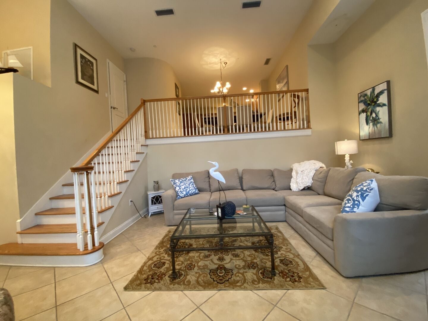 Belle Harbor Suite 71: Cozy living room space for your group or family!