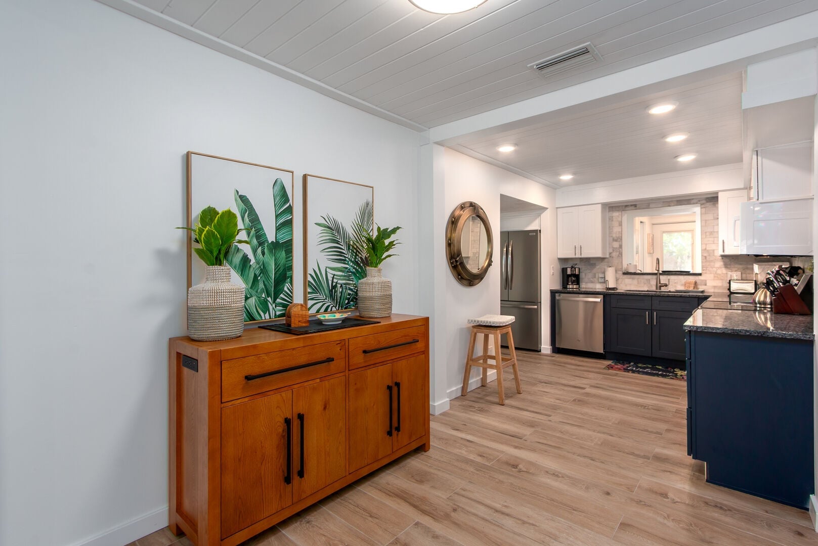 Coastal Breeze: Book Coastal Breeze now and enjoy the comfort, convenience, and coastal vibes of Clearwater Beach – complete with pool, parking, pet‑friendly policy, and everything you need for an unforgettable stay!