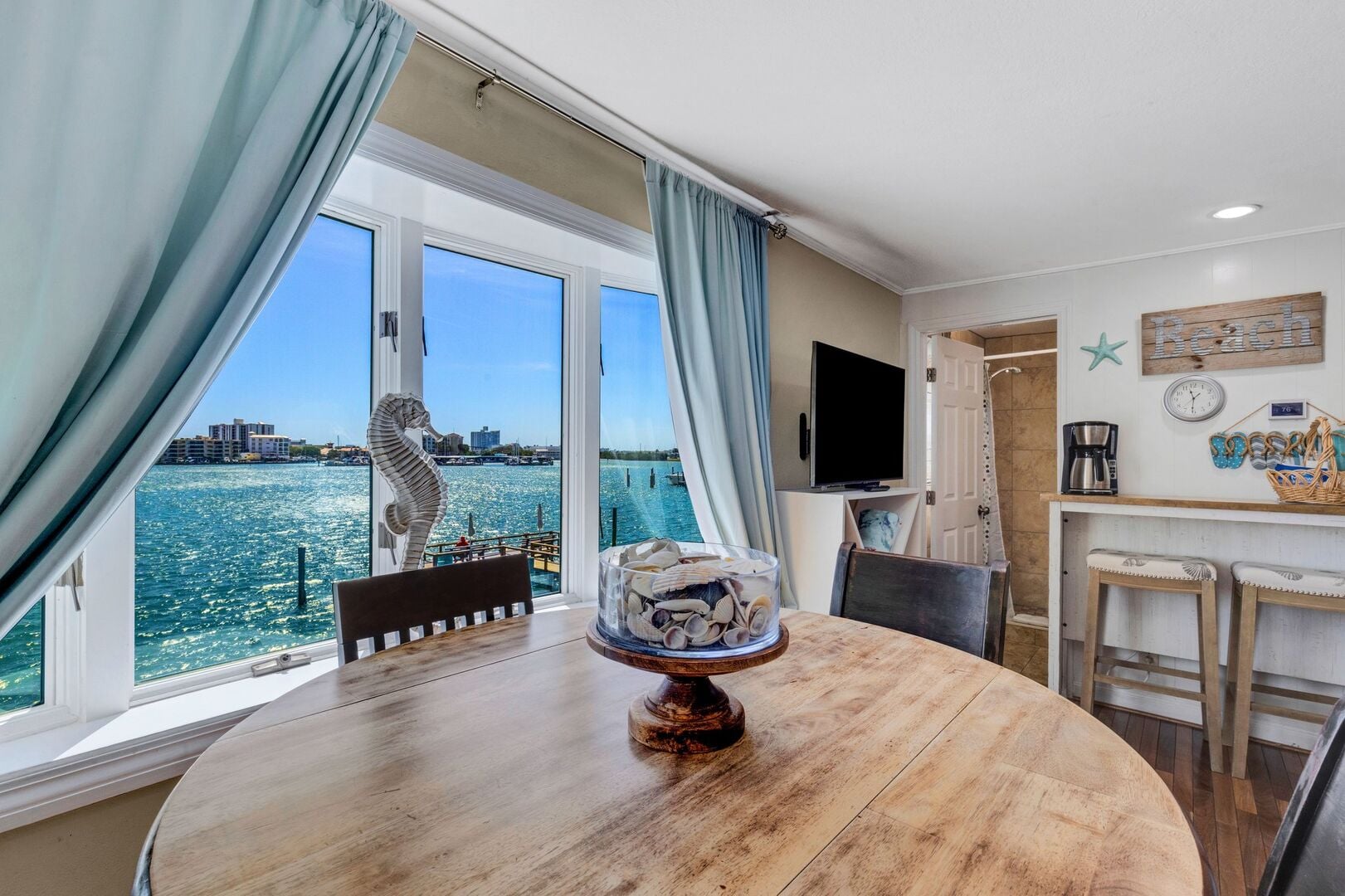 Coral Resort B5: Coral Resort B5 ➠ Bayview Beauty | Waterfront • Pool • Dock