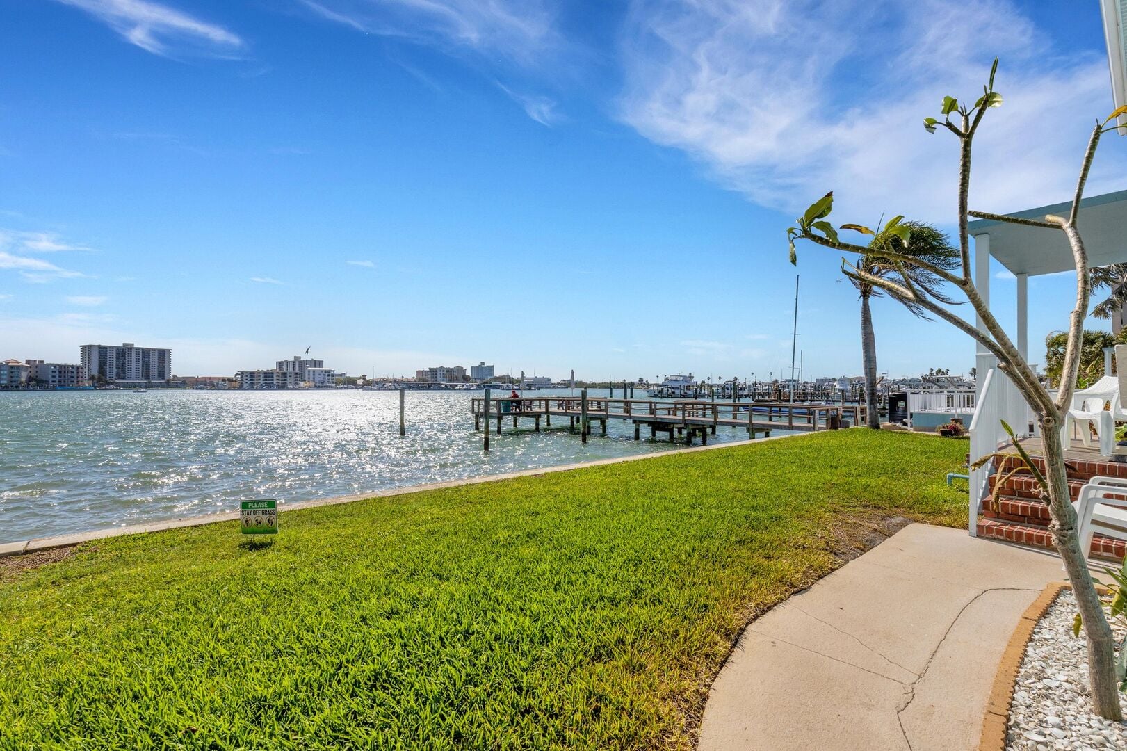 Coral Resort B5: Gorgeous waterfront views!