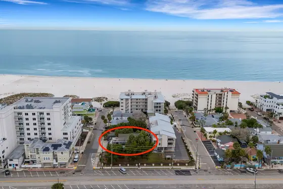 Steps to the Sand – A quick 1.5-minute walk puts you directly on the quiet sands of Clearwater Beach.