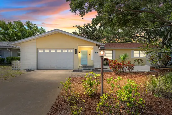 Charming home in a quaint family neighborhood, just a short drive from Clearwater Beach or Honeymoon Island