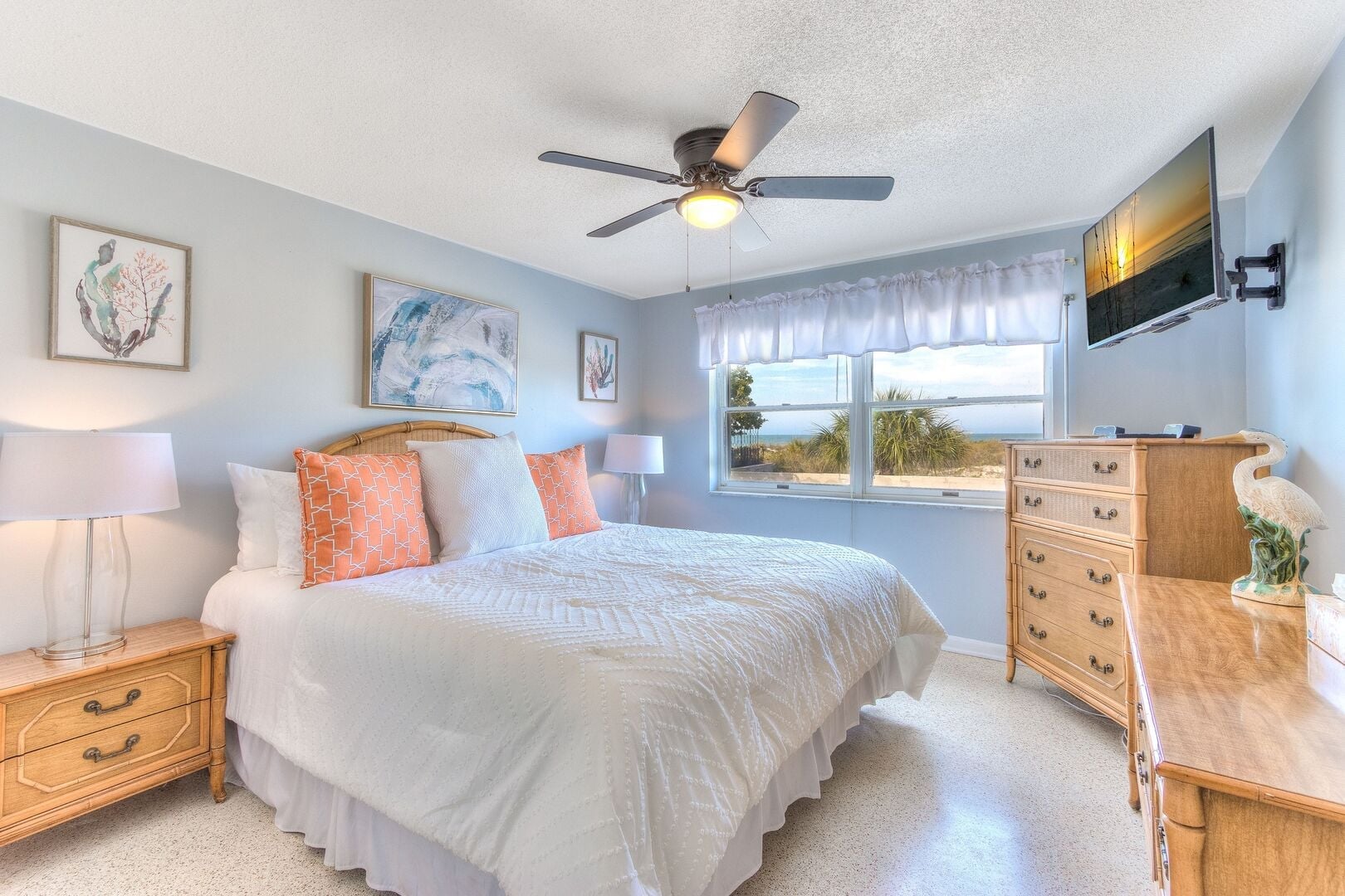 Gulf Breeze: bedroom 1 - Master bedroom - king sized bed