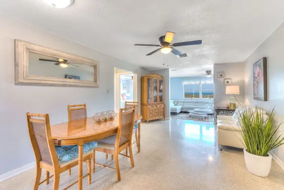 dining area that can accommodate 4 guests