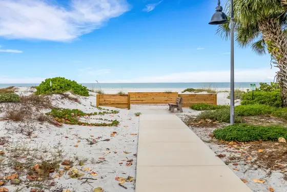 Steps to the Beach – Walk to the uncrowded North Beach sands in 1-2 minutes.