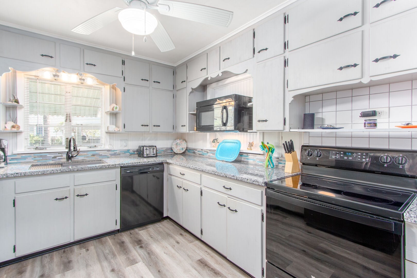 Mango Bay Pool House 1: Fully equipped kitchen