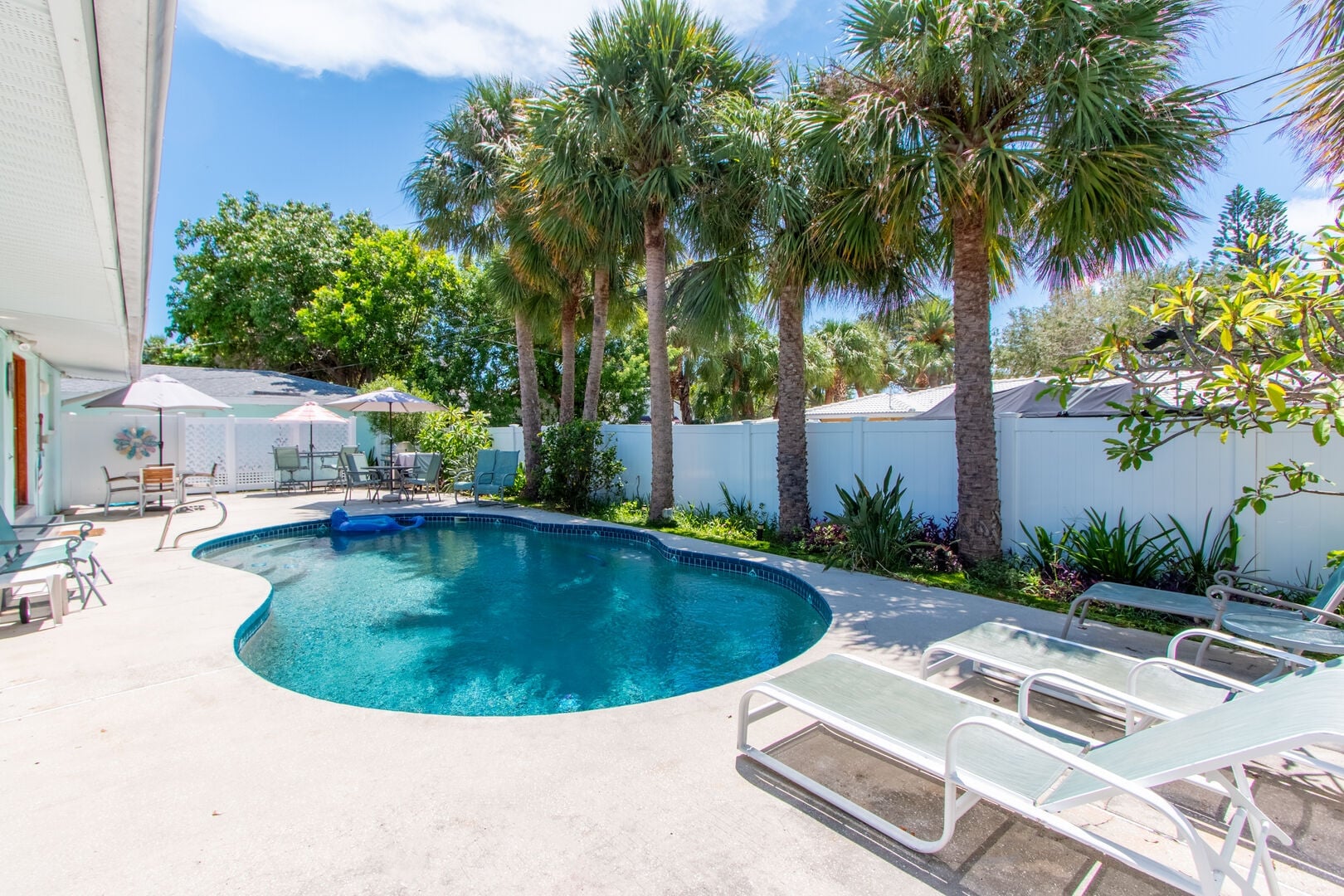 Mango Bay Pool House 1: Relax by the pool