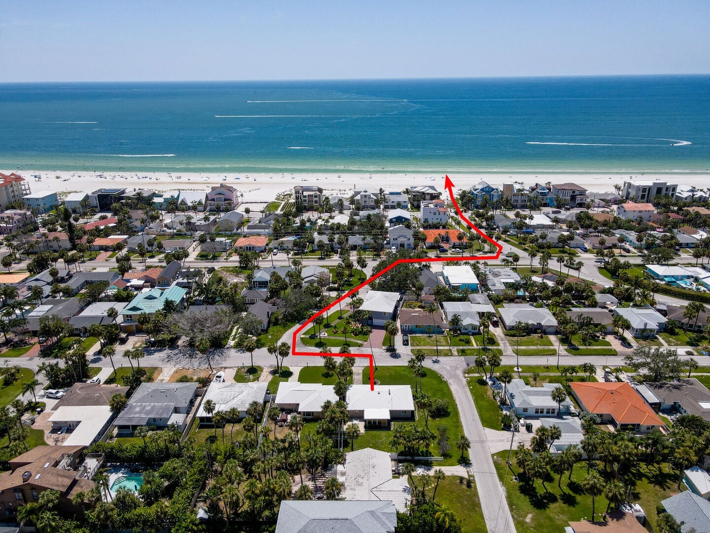 Paradise Corner: Welcome to Paradise Corner, a beautifully renovated beach house tucked away in the peaceful North Clearwater Beach neighborhood.