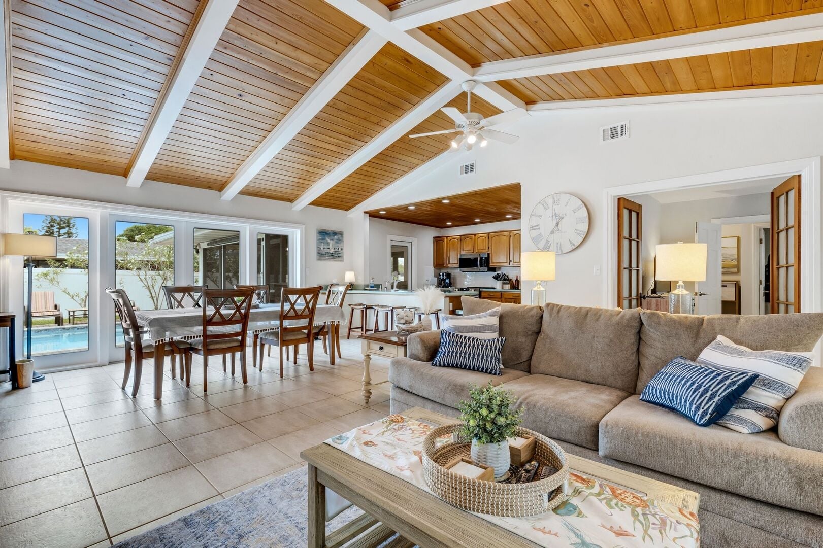 Sandy Retreat Pool House: SUNNY ORANGE STAYS presents… 🌴Sandy Retreat Pool House