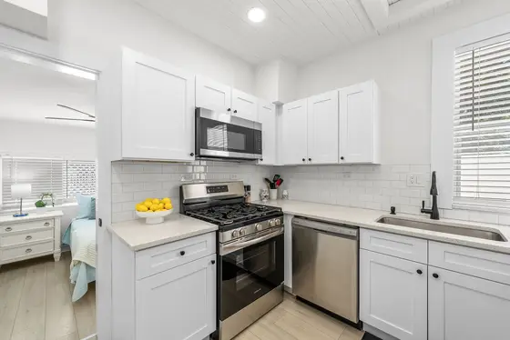 20 Kendall Unit 1 ➠ Sandy Shores | Steps to Beach & Frenchy's • Pet Friendly