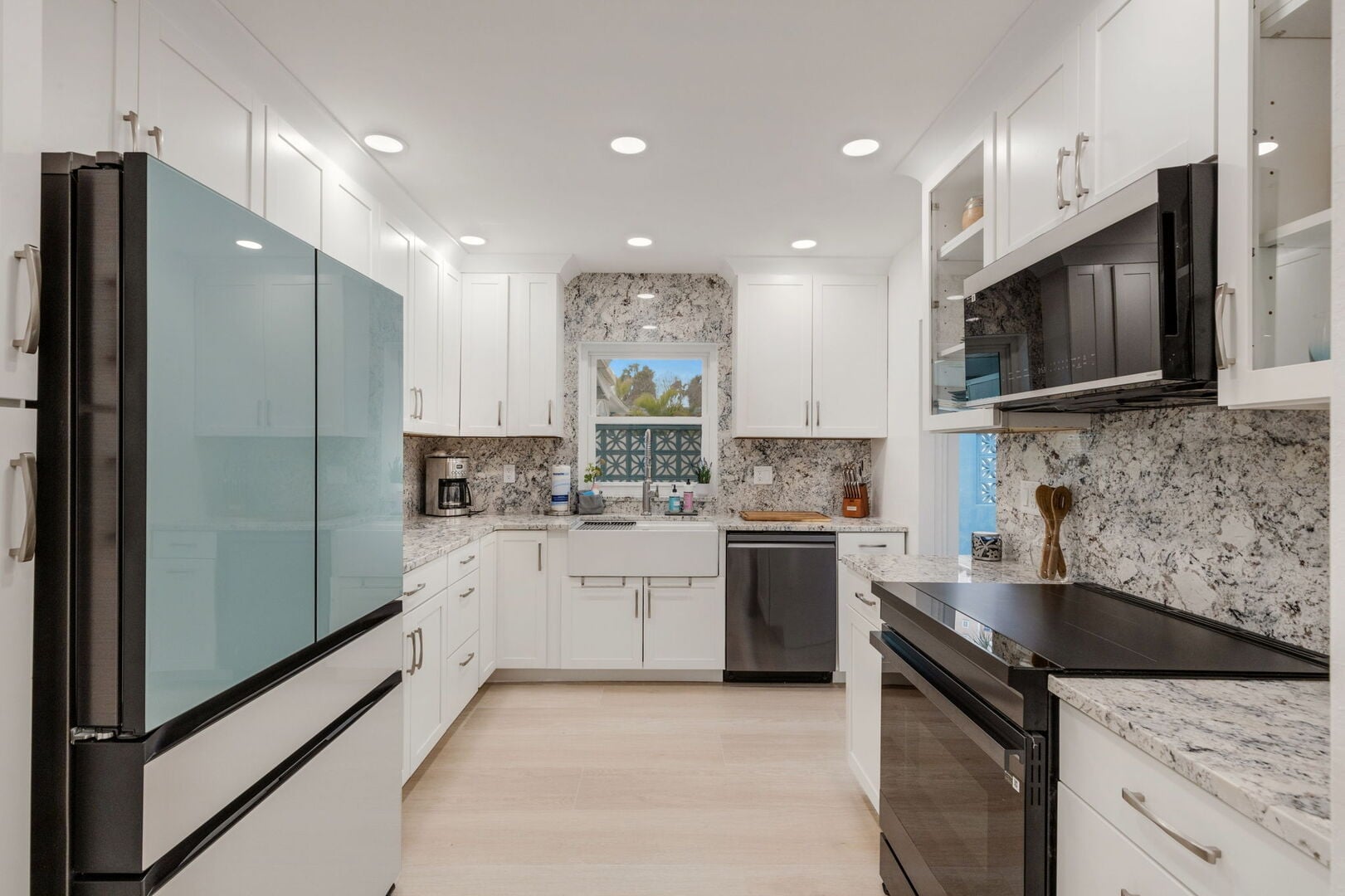 Seagrass Escape: Fully Equipped Kitchen – Includes stove, oven, microwave, dishwasher, refrigerator, blender, coffee maker, and toaster