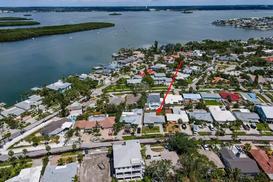 1021 Mandalay ~ Seahorse Cottage: Beachfront Bliss in Clearwater
