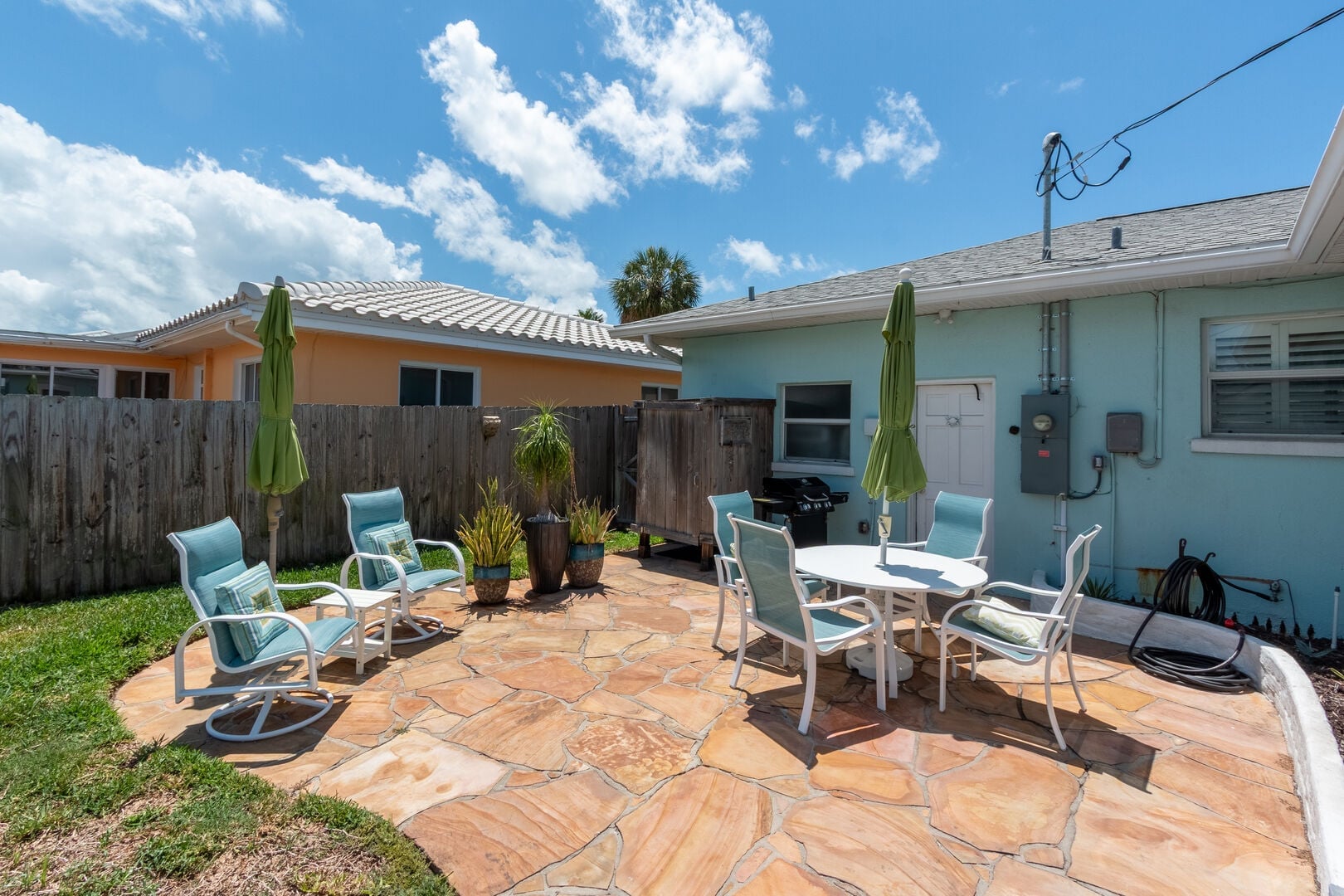 Seahorse Cottage: 1021 Mandalay ~ Seahorse Cottage: Beachfront Bliss in Clearwater