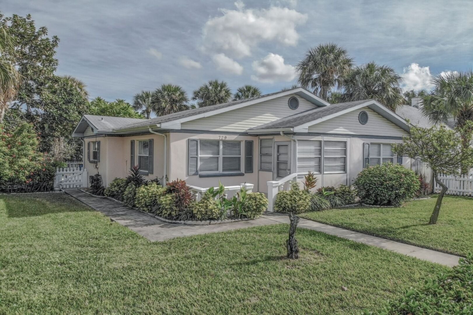 Seas The Day: 729 Mandalay Ave, Clearwater Beach, Florida 33767