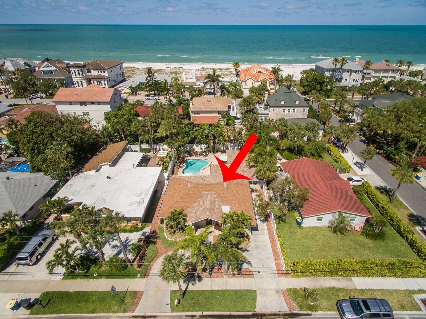 Summer Breeze: 100 Steps to the Beach – Just a 1.5-minute walk to the sugar-white sands of Clearwater Beach.