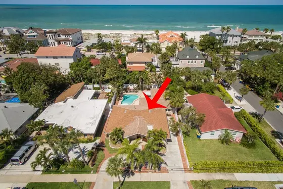 100 Steps to the Beach – Just a 1.5-minute walk to the sugar-white sands of Clearwater Beach.