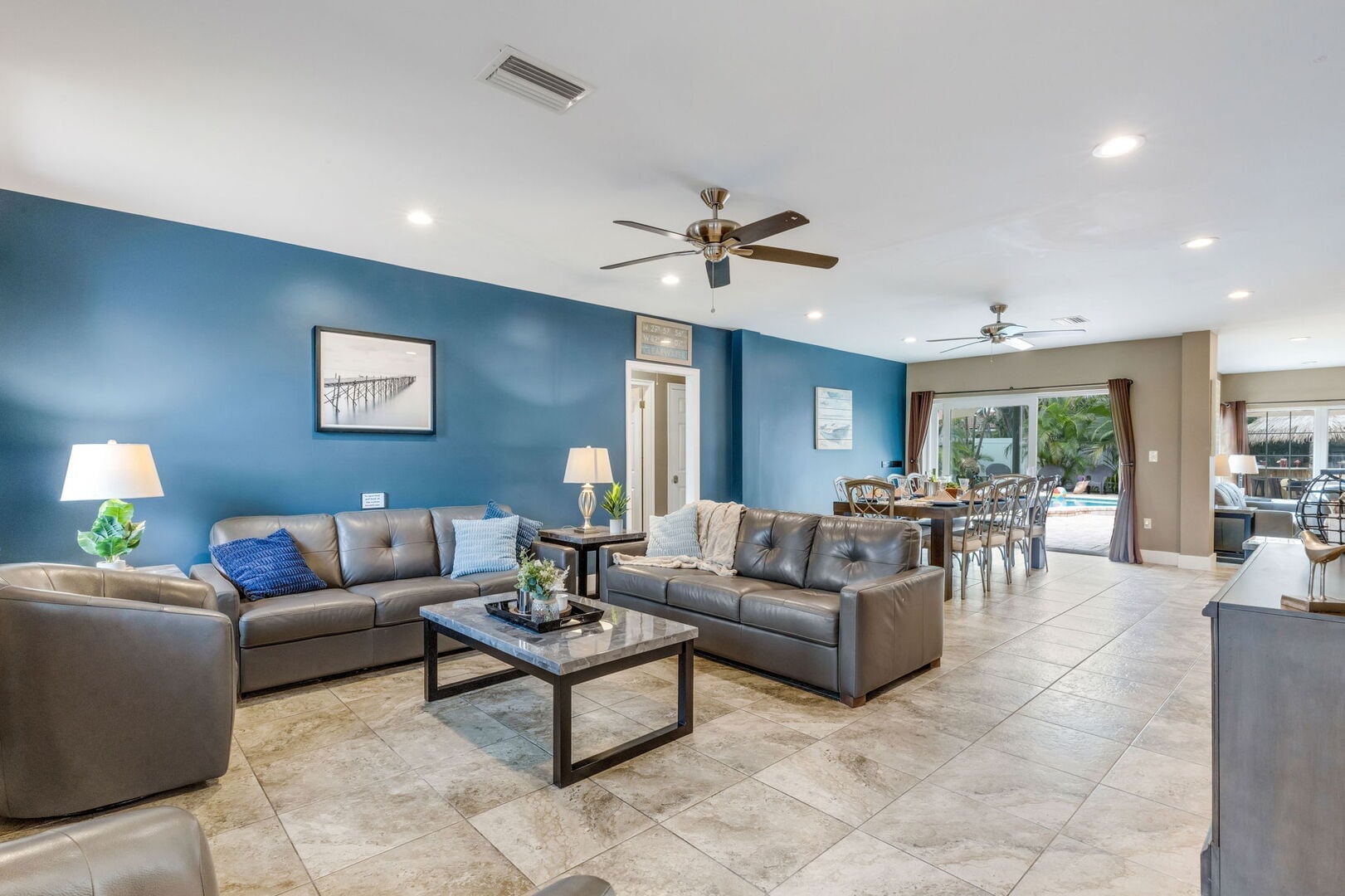 Summer Breeze: Massive Capacity – Sleeps up to 20 guests comfortably with 7 bedrooms and multiple living spaces.