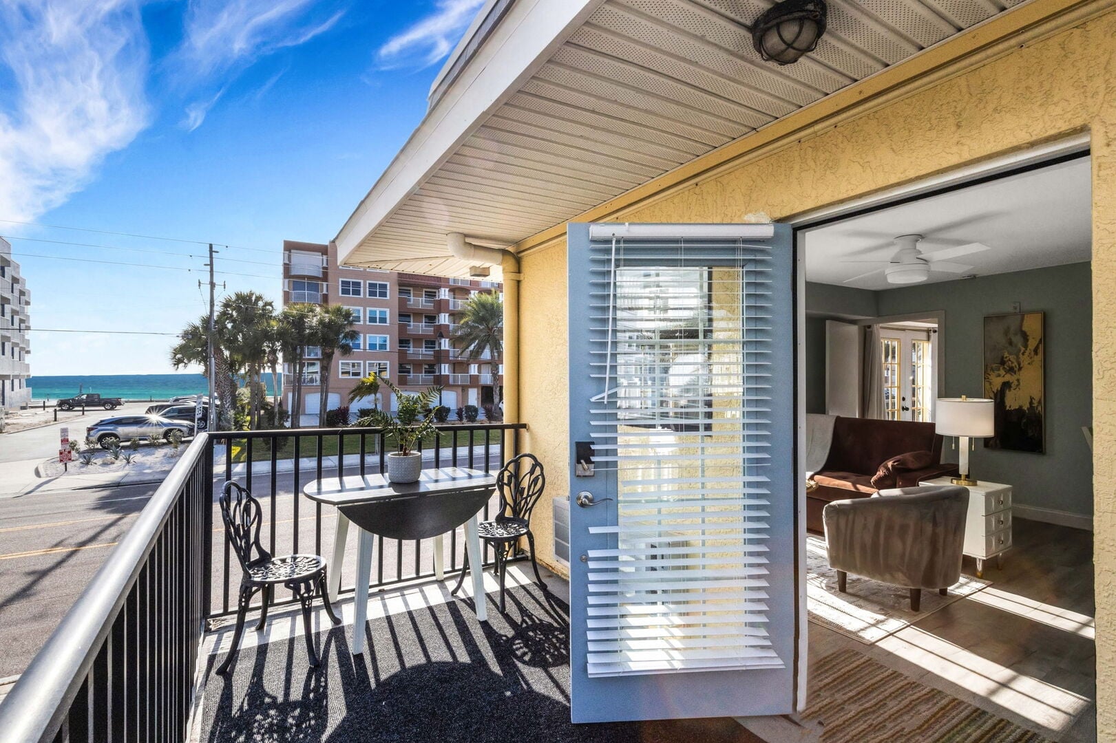 Sunset Corner: 16333 Gulf Blvd 215 ➠ Sunset Corner - Beach View Suite | Heated Pool
