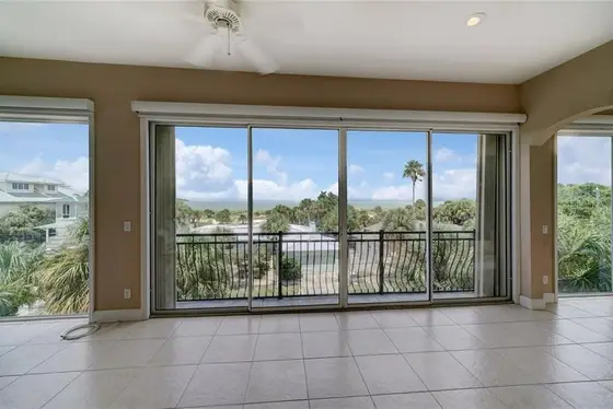 Stunning Gulf Views – Enjoy daily sunsets from the floor-to-ceiling windows on the 2nd and 3rd floors.