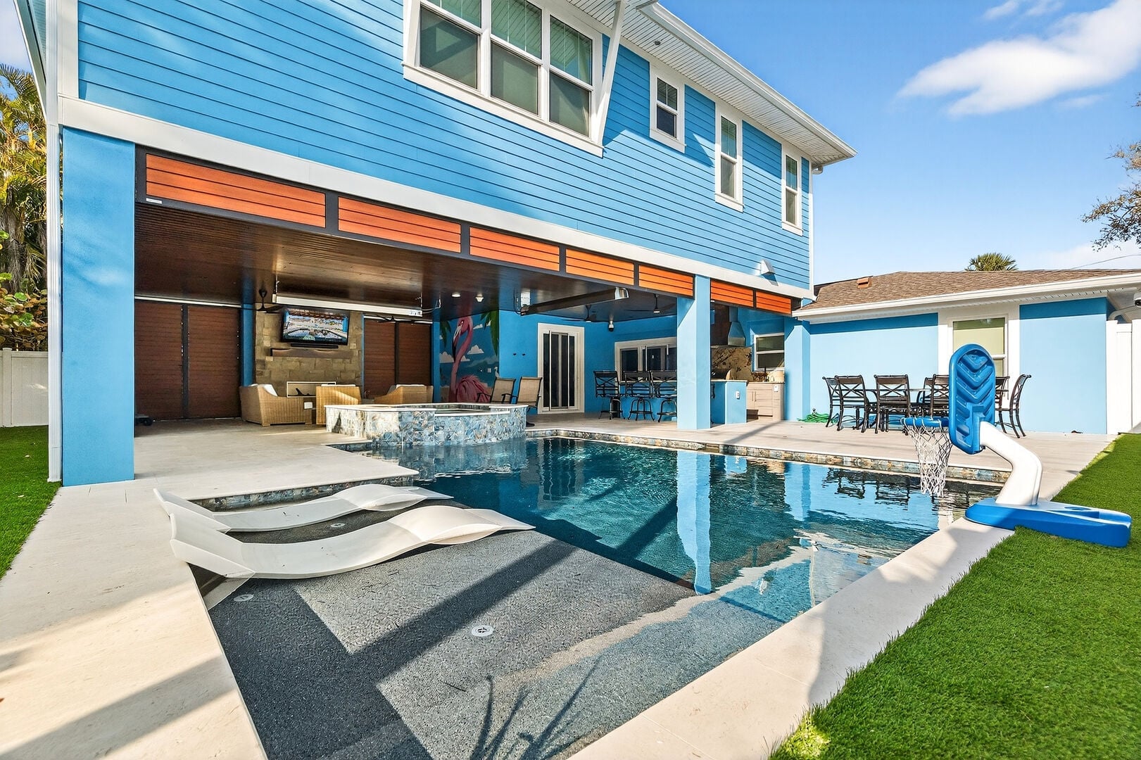 The Blue Flamingo: 806 Lantana Ave ➠ Blue Flamingo | Pool Home  • Monthly Rental Beach Home