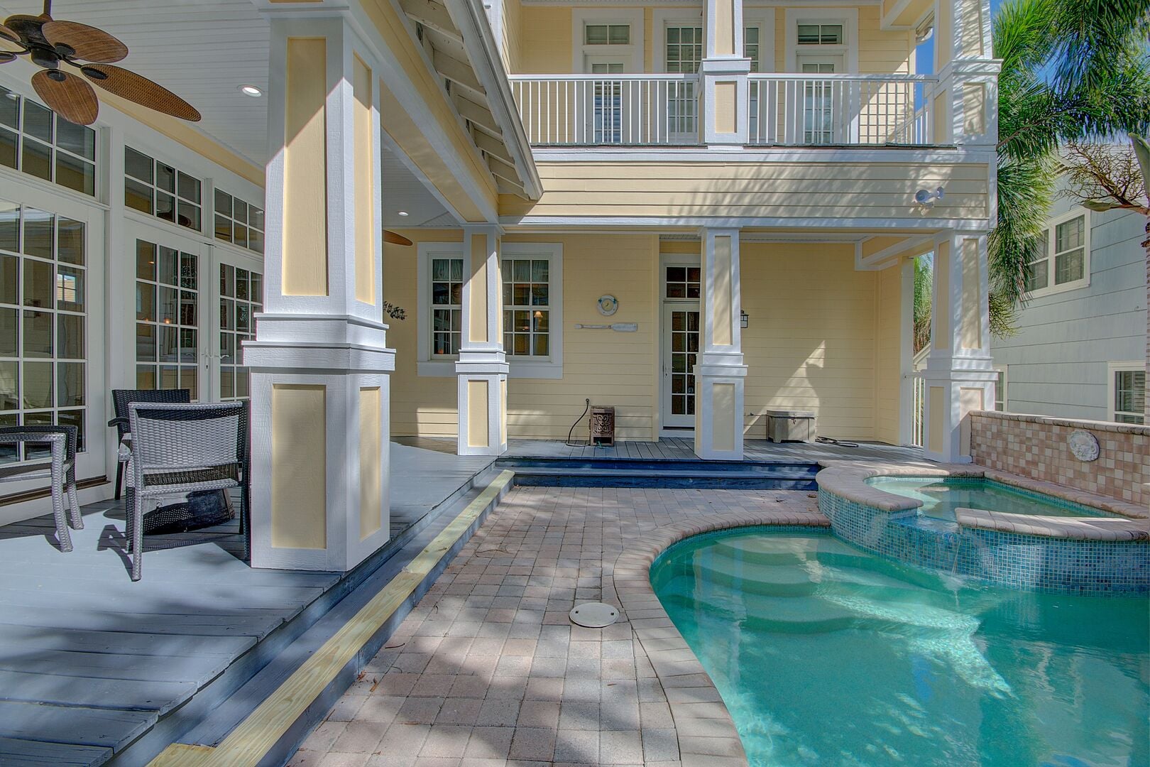 Ultimate Island Getaway: Enjoy the Heated Pool & Jacuzzi – Perfect for relaxation or entertaining!