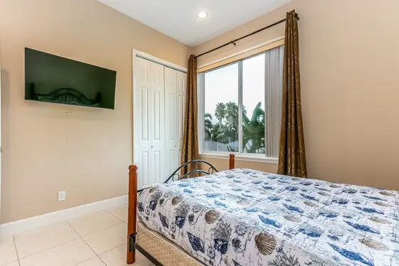 Guest Bedroom, Queen