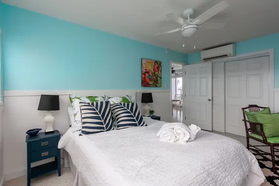 Master Bedroom, Queen
