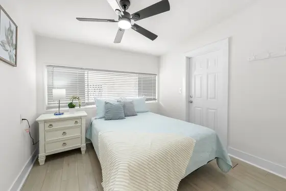 Master Bedroom, Queen