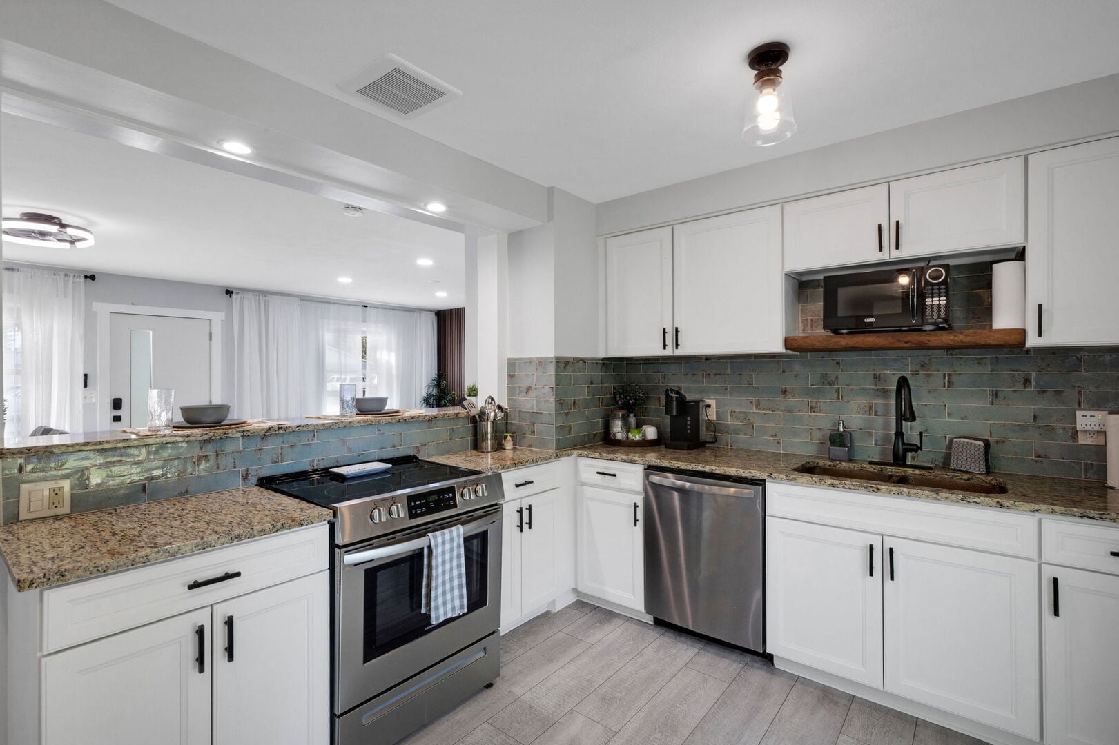 1565 S Jefferson ➠ 2BR Clearwater Home w/ Heated Pool & Backyard Bar!