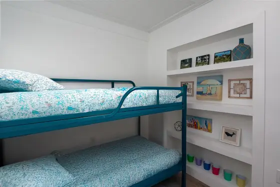 Guest Bedroom, Twin Beds