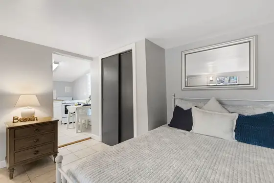 Studio, Queen Bed