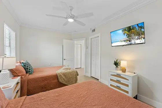 Master Bedroom, 2 Full Beds