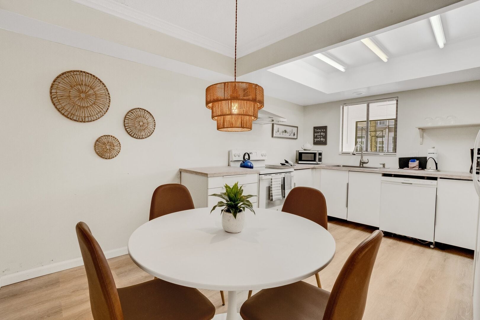 676 Mandalay 111 ➠ 2BR Modern Beach Condo - Steps to Clearwater Beach