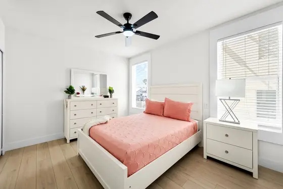 Master Bedroom, Queen