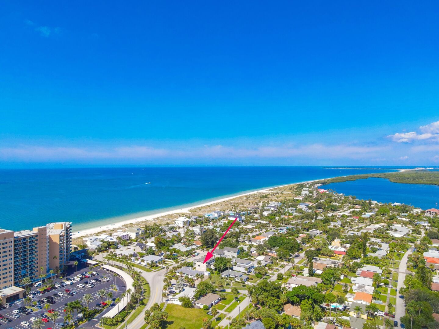 917 Mandalay ➠ Sunny Escape | Monthly Beach House • Walk to Sand