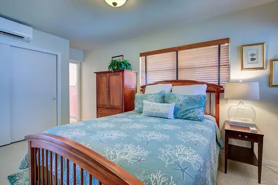 Master Bedroom, Queen
