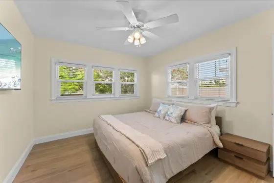 Bedroom 4, King