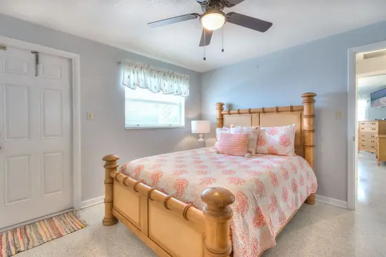 Bedroom 2, Queen