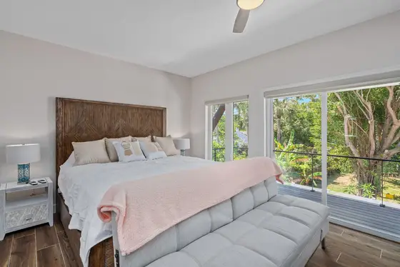 Bedroom 1, Queen