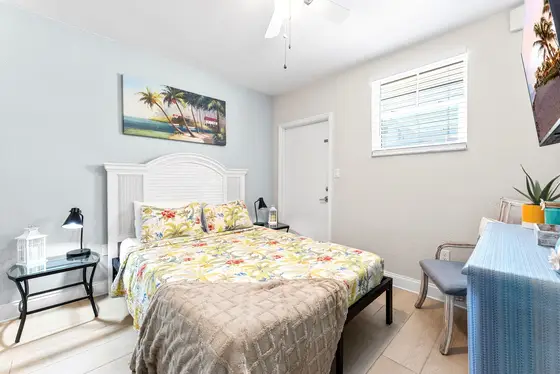 Master Bedroom, Queen