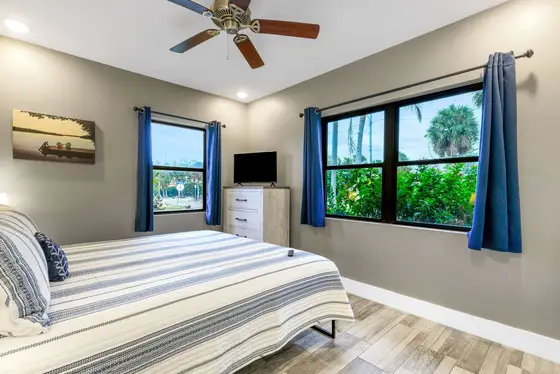 Guest Bedroom 1, Baby Crib
