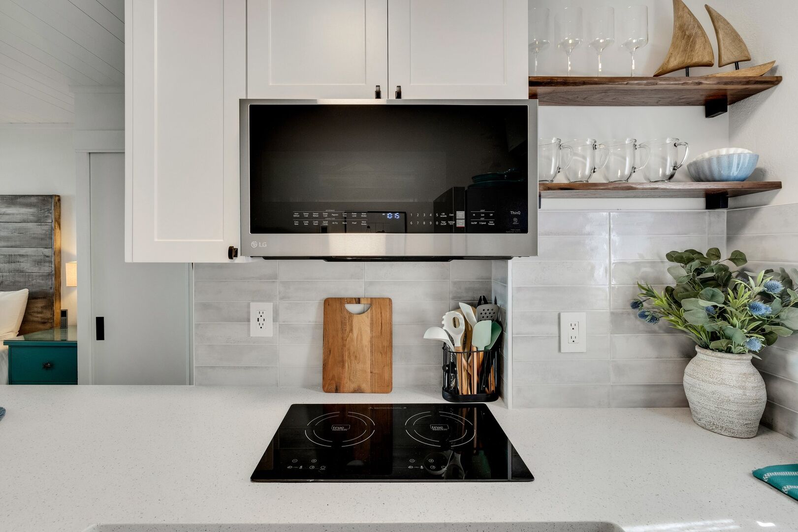 Tropic Terrace 39 ➠ Bright Beachfront Studio w/ Heated Pool - TT39