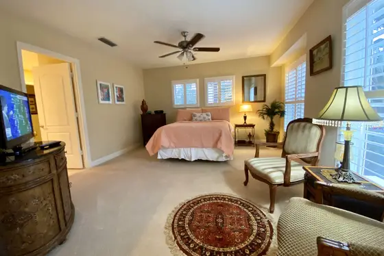 Bedroom 1, Queen