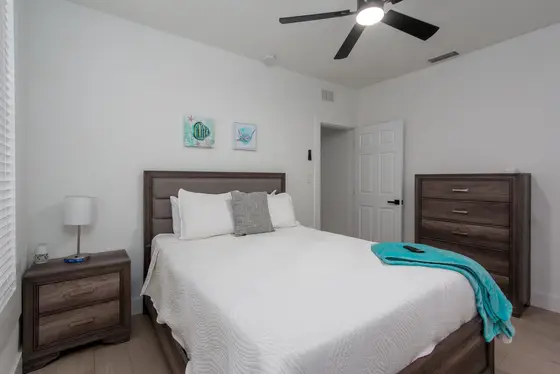 Master Bedroom, Queen