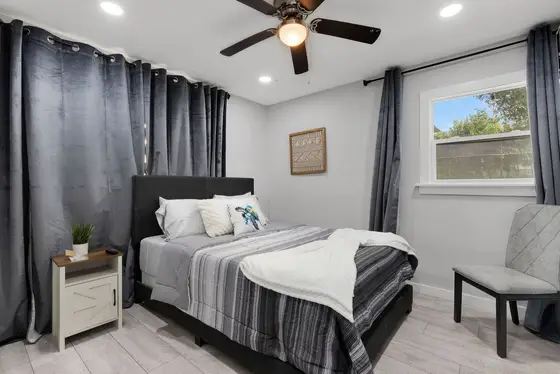 Master Bedroom, Queen